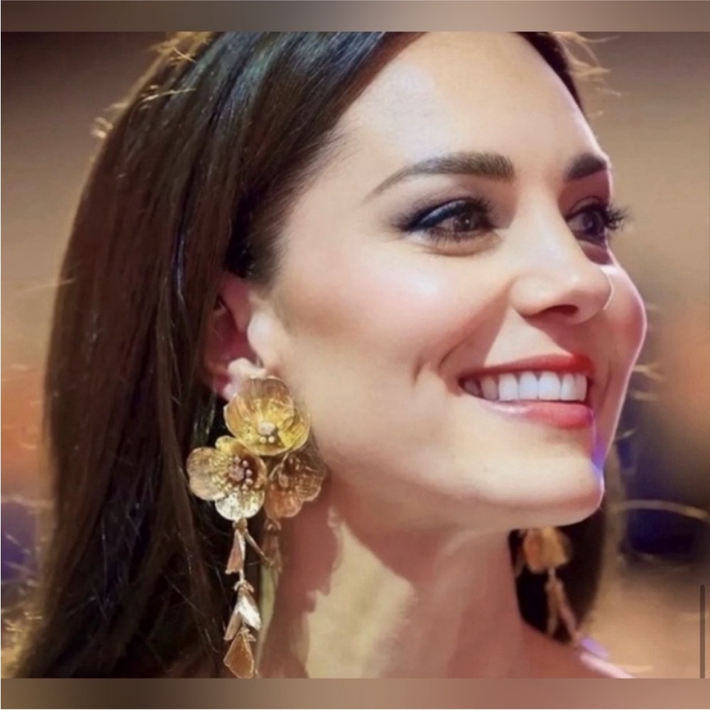 Zara Kate Middleton Gold cascading Floral Drop Earrings - Picture 3 of 8